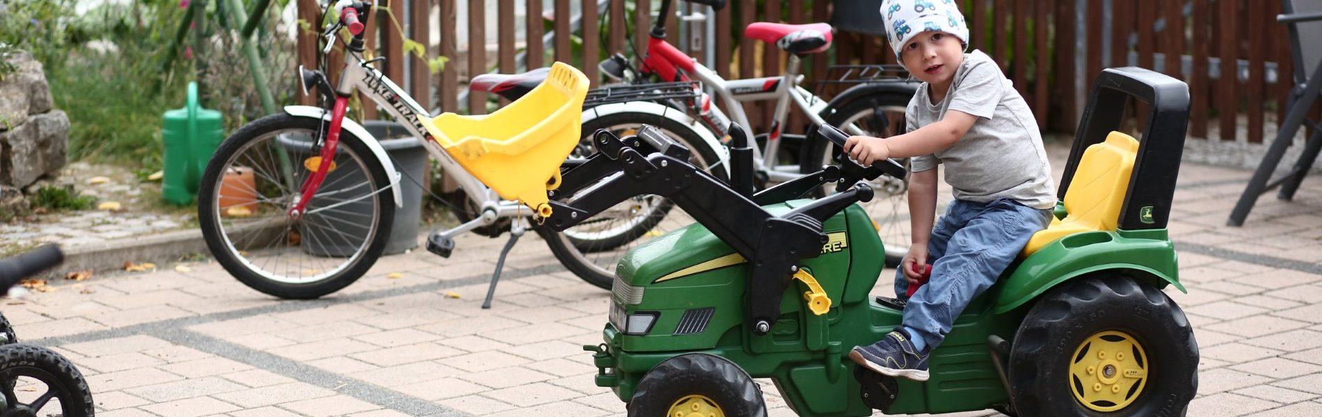 Brühlhof - Tretttraktor fahren (Custom)